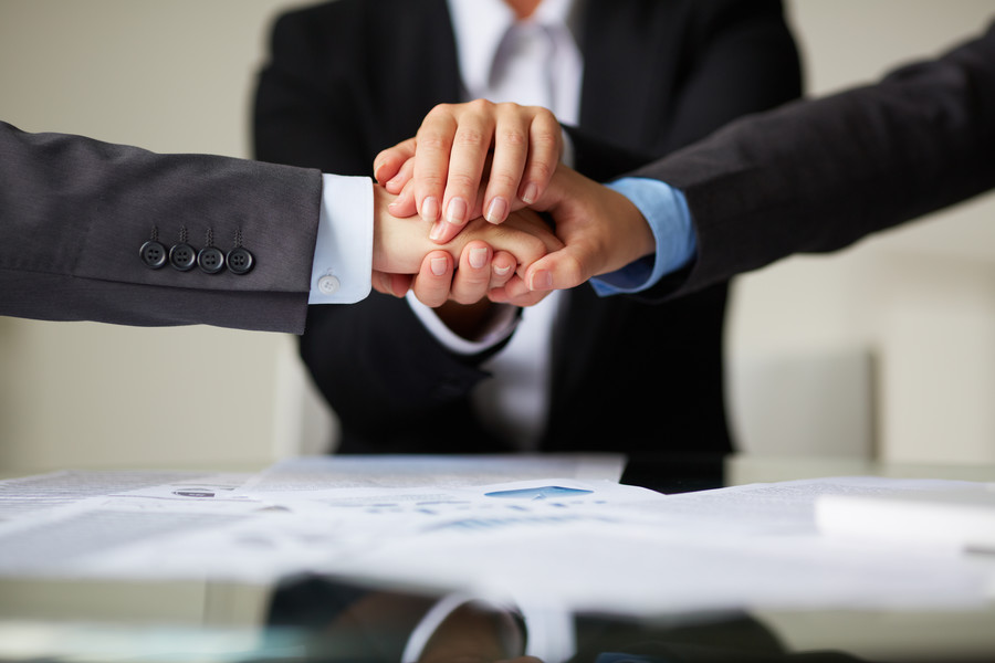 認定工傷后，上海工傷律師事務所解析能否起訴施工單位的多元考量