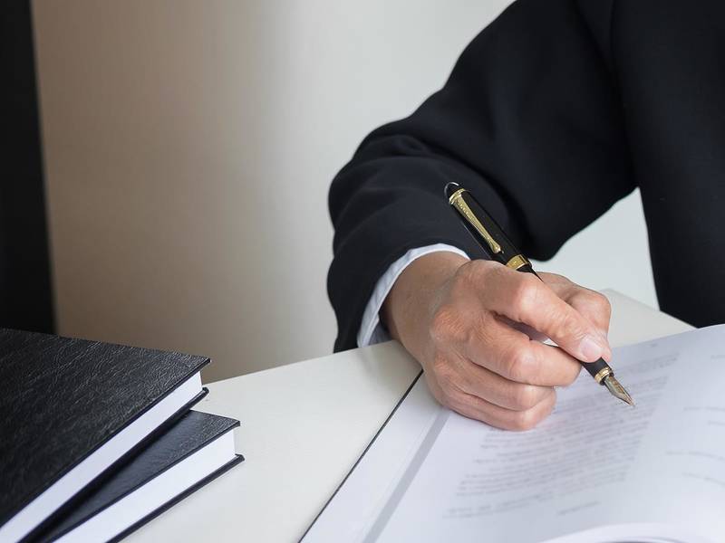 上海工傷認定律師解讀交通事故受傷責任認定工傷的多種情形