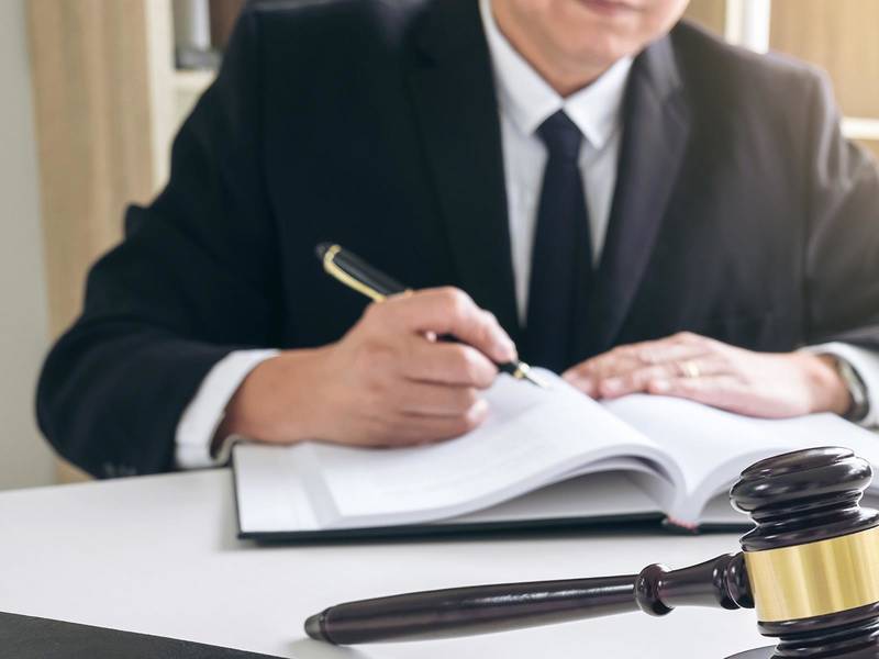 上海工傷認(rèn)定律師：實(shí)習(xí)砸傷手指，無職工身份工傷認(rèn)定之困與思